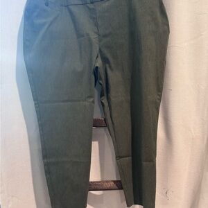 Maurices Forest Green Cropped Pants